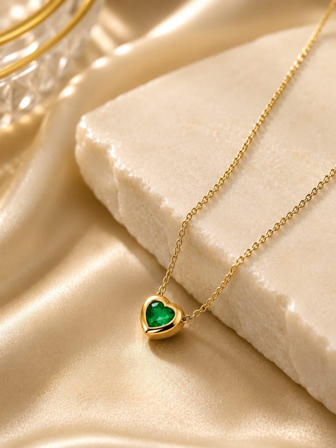 Emerald heart pendant