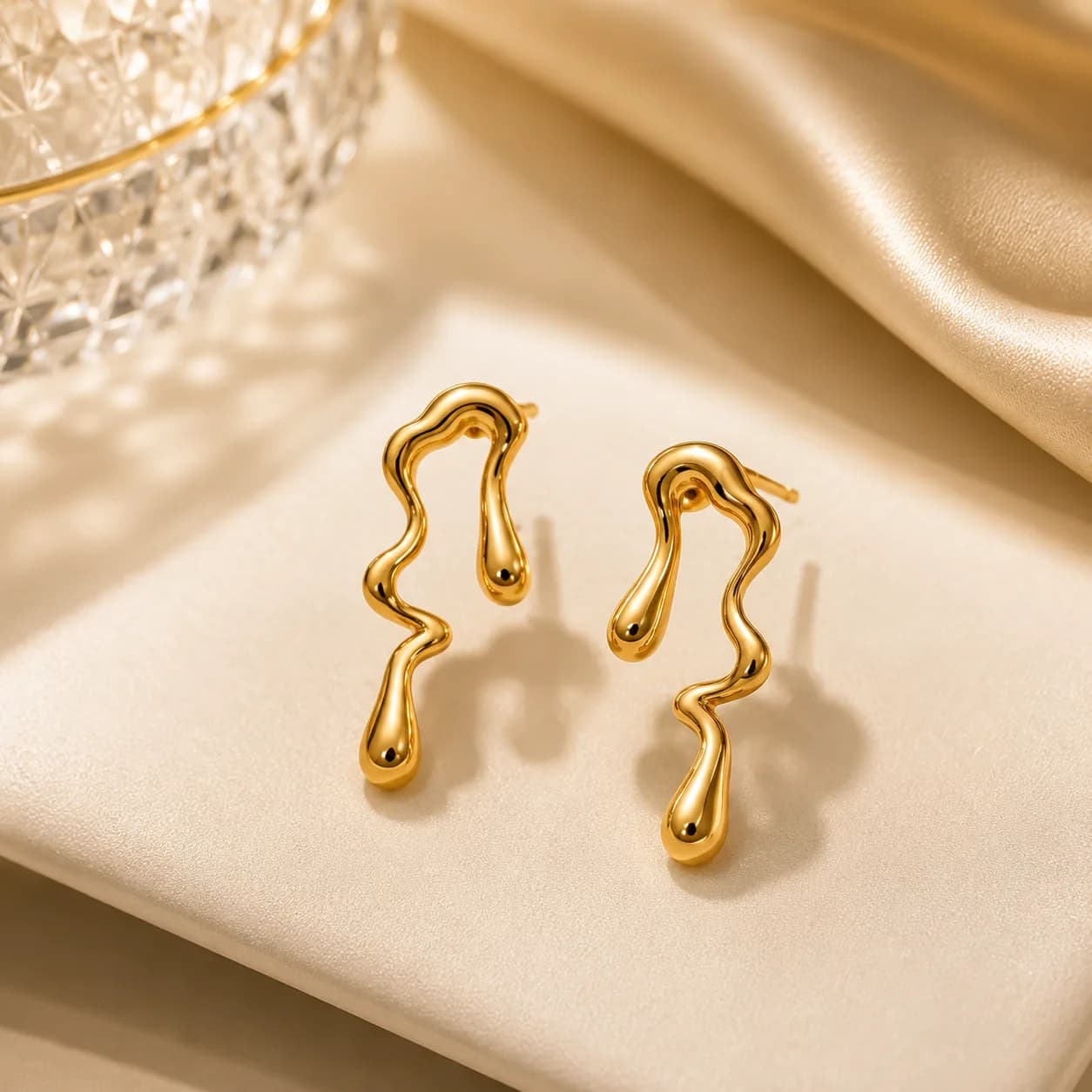 Golden flow earring