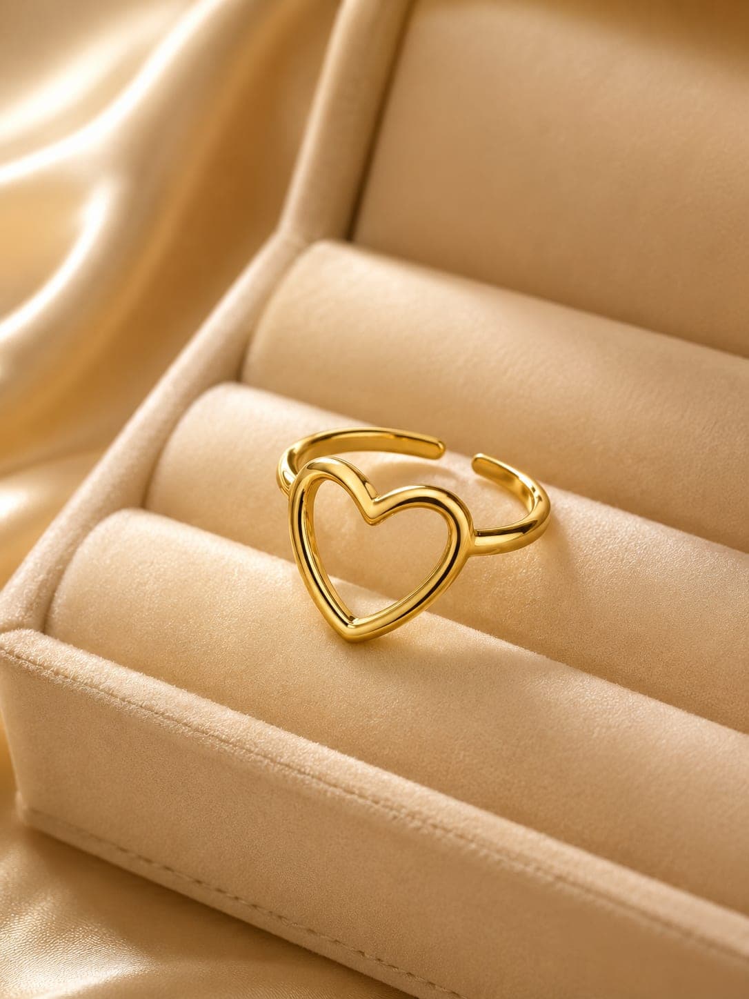 Amora heart ring