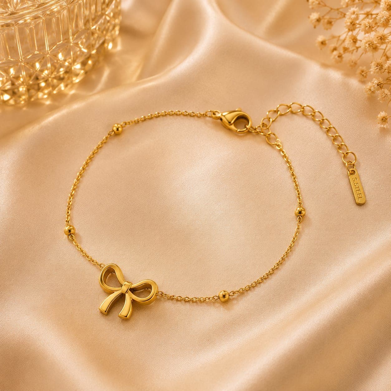 Golden bow bracelet